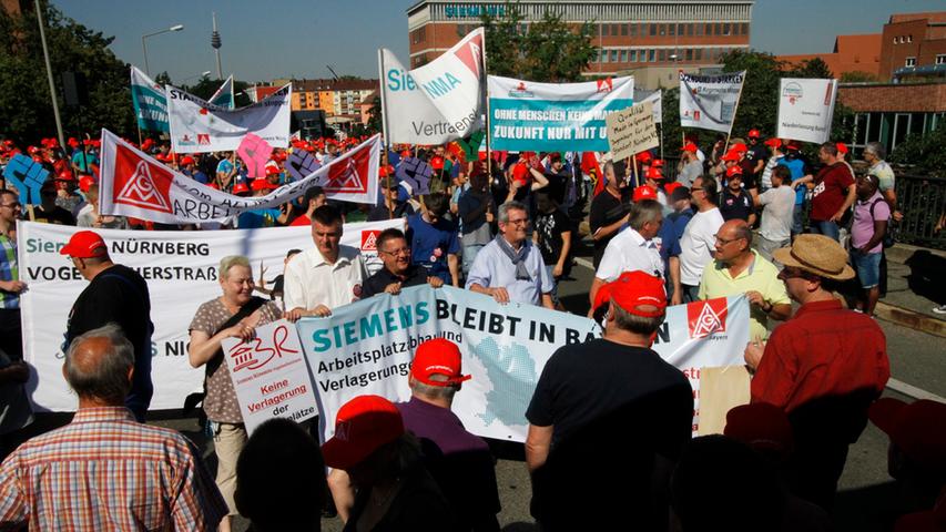 Aktionstag der IG Metall gegen den geplanten Stellenabbau: Über 2000 Menschen demonstrierten in Nürnberg gegen den Kahlschlag an den bayerischen Standorten.