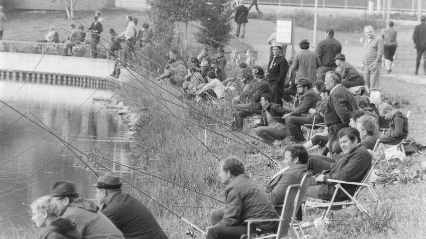 Sportbegeisterte Fischer strömen in Scharen zu den vier Anglervereinen.
 
  Hier geht es zum Artikel vom 24. Juli 1966: In „Kompaniestärke“ am Ufer.
