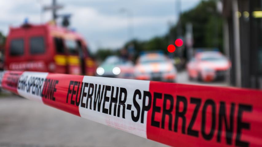 In der Nacht auf Samstag gibt die Polizei München schließlich Entwarnung. Der Täter wird tot aufgefunden. Er hat die Tat, bei der er neun Menschen tötete, wohl alleine begangen.