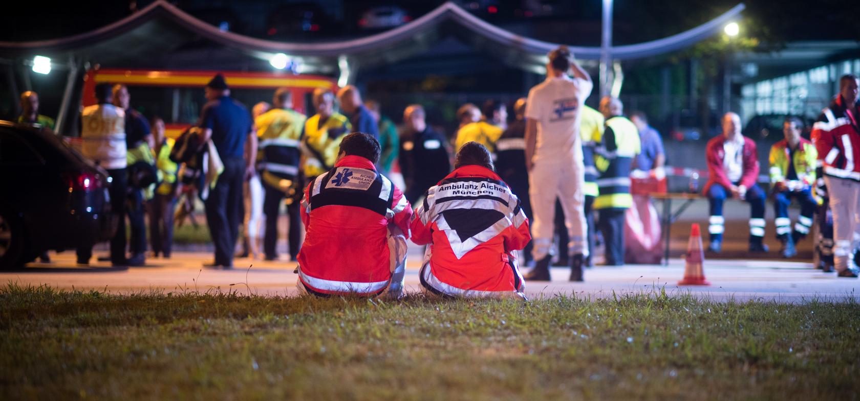 Großalarm in München: Alle verfügbaren Einsatzkräfte wurden am Freitag nach Schüssen in einem Einkaufszentrum mobilisiert.