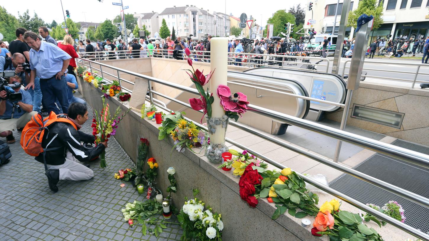 Die Trauer nach dem Amoklauf von München war groß: Jetzt hat das Landeskriminalamt bekanntgegeben, dass der Täter David S. allein handelte.