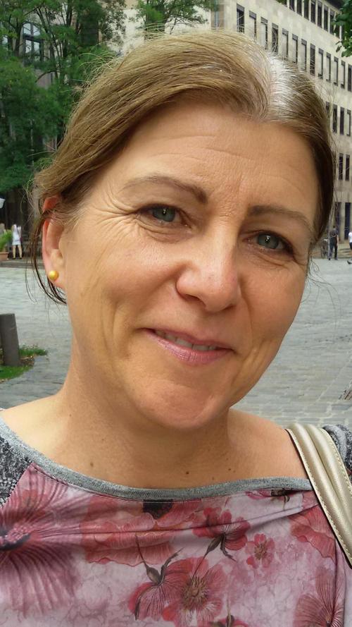 Inge Bähr (49), heilpädagogische Förderlehrerin: Ich finde, man hätte der Opfer auch bei der Veranstaltung gedenken können. Denn die Täter wollen ja mit ihren Taten in der Öffentlichkeit stehen und dann fände ich es gut, wenn man den Opfern auch eine öffentliche Plattform geben würde.