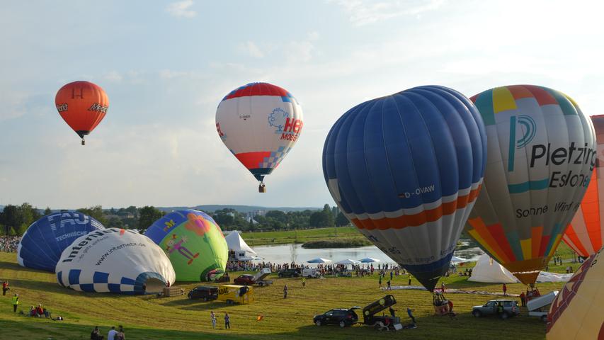 Landesgartenschau feiert mit Ballonglühen und Lichtinstallation 