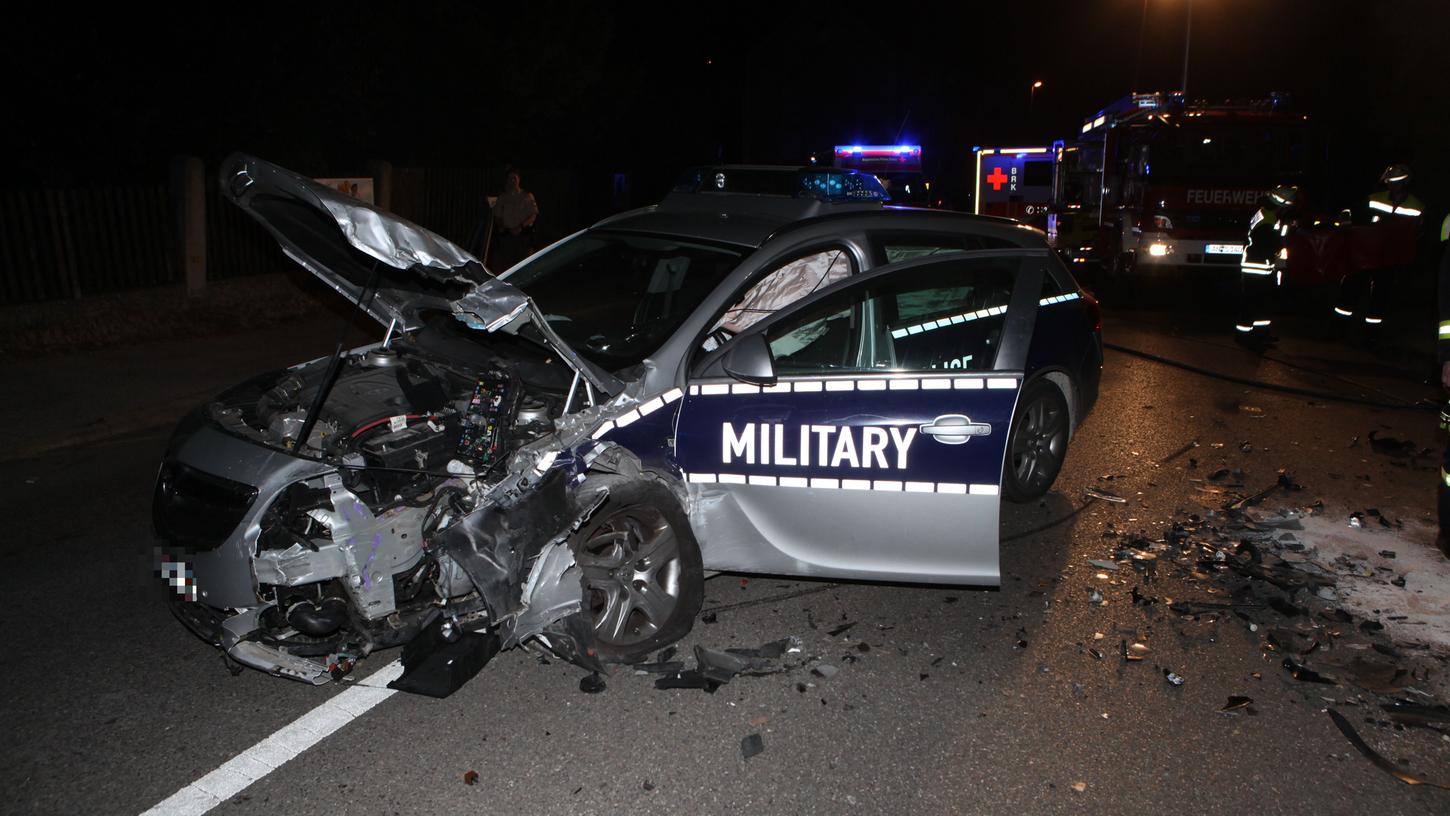 Der Fahrer eines Einsatzfahrzeugs der Military Police verlor in der Nacht auf Sonntag die Kontrolle über sein Fahrzeug.