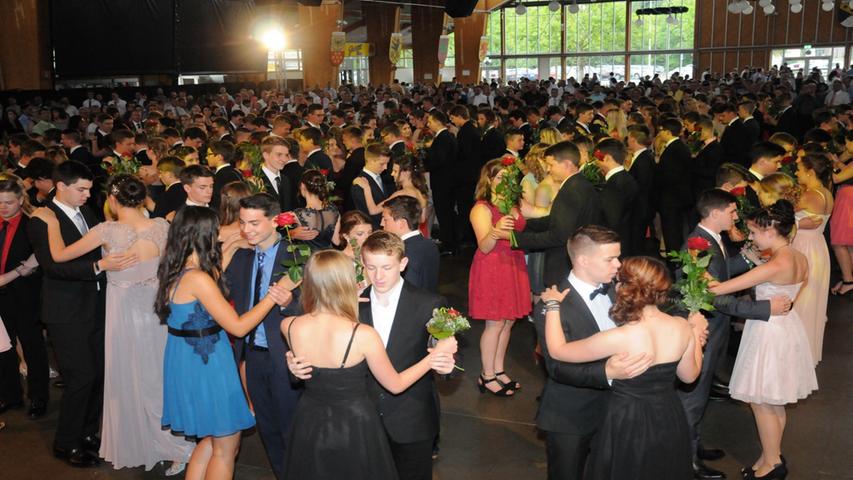 Rund 1700 Gäste genossen einen sommerlichen Abend beim Abschlussball der Realschulen.