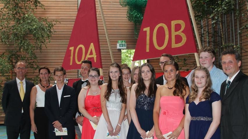 Die Schüler aus acht zehnten Klassen der Rother Realschule haben ihre Abschlusszeugnisse entgegengenommen und dies mit einem großen Fest gefeiert.