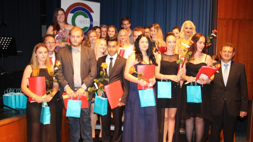 83 stolze Absolventen der Wirtschaftsschule in Gunzenhausen