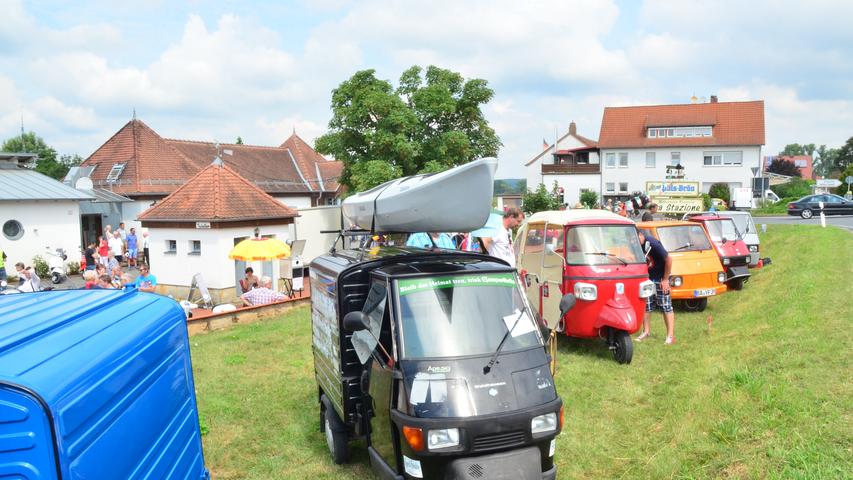 200 Roller- und Apefahrer feiern das neunte Vespa- APE- Jahrestreffen