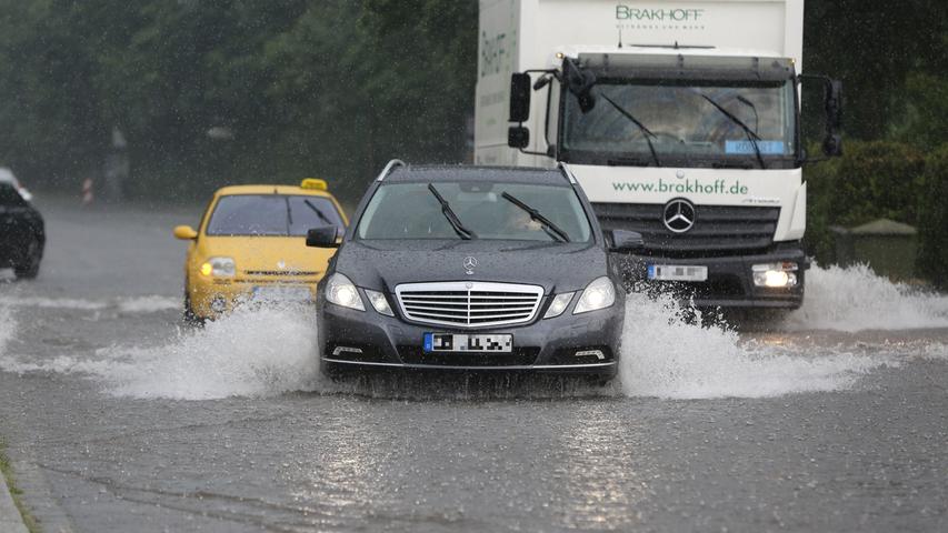 Starkregen sorgt für Überflutungen im Erlanger Süden