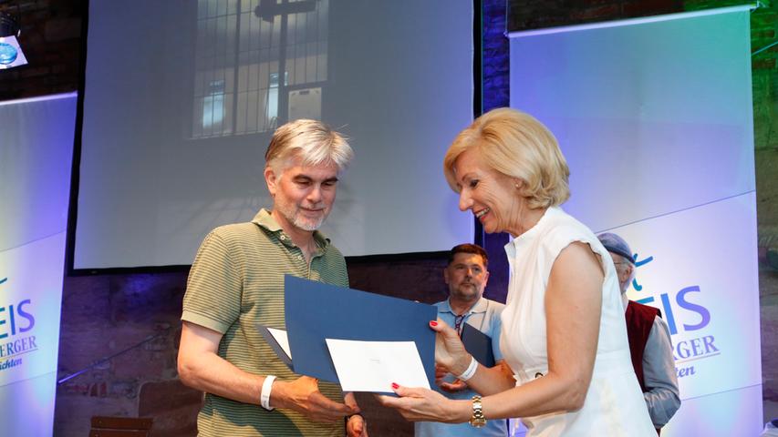 Mathias Otto erhielt für sein Bild "AEG Hallenfenster" ebenfalls einen mit 2000 Euro dotierten Kunstpreis.