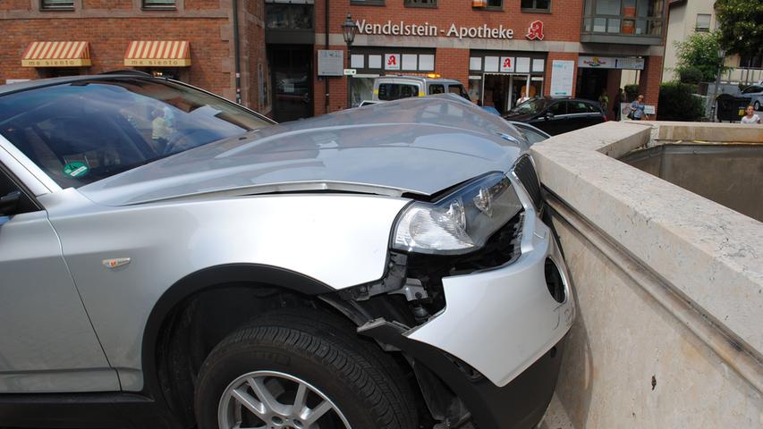 Frau zerstört Wendelsteiner Brunnen mit SUV