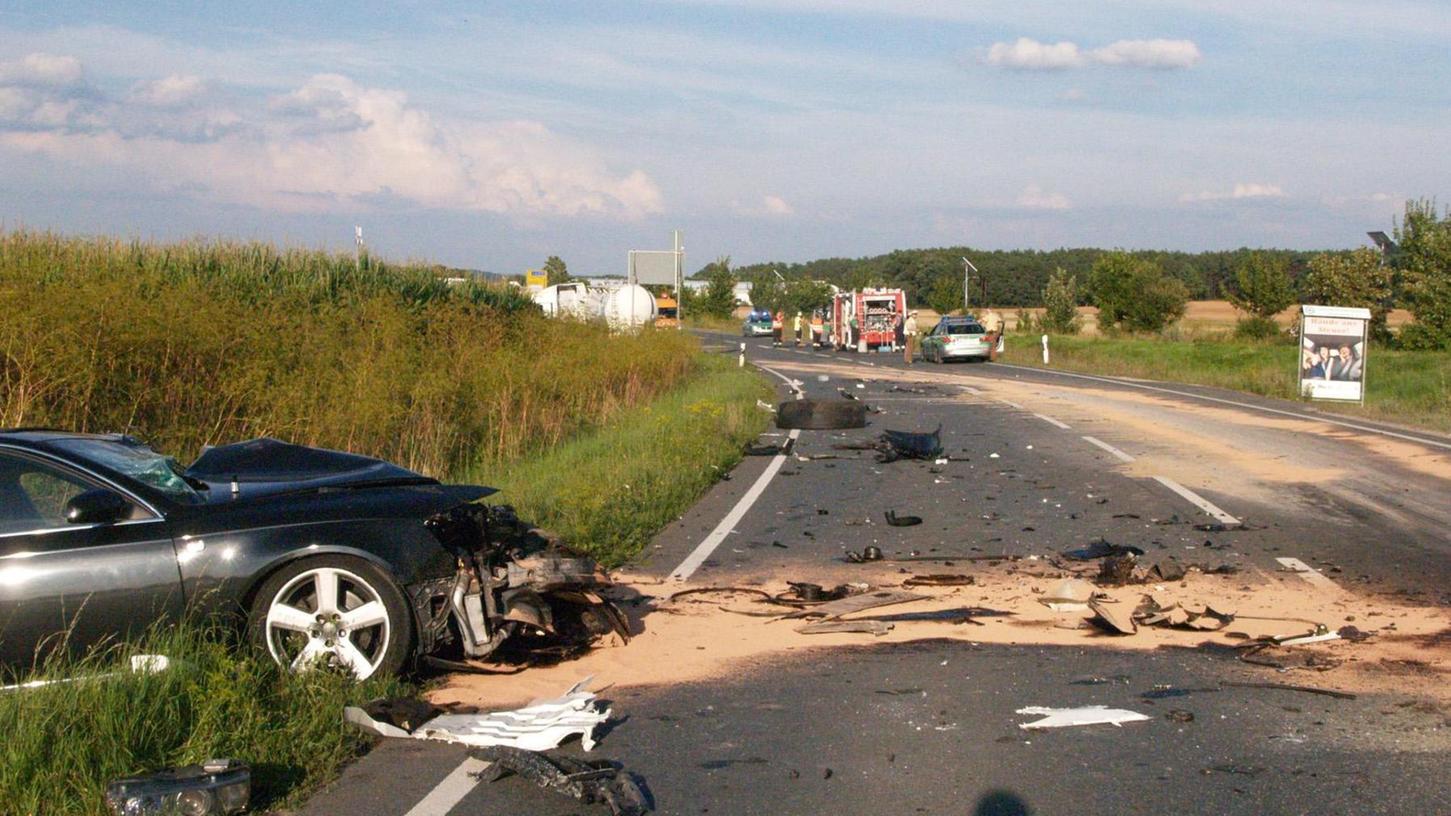 75000 Euro Sachschaden entstand bei dem schweren Unfall, die Fahrer wurden verletzt.