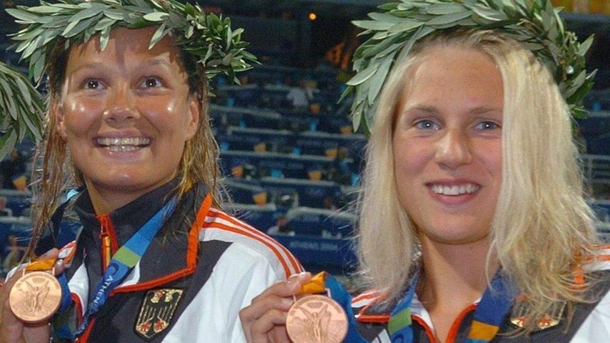 SSG-Kollegin Daniela Götz (re., mit F. van Almsick) schwamm mit Antje Buschulte, Sarah Poewe und Franziska von Almsick im 100 m-Freistil-Quartett sogar zu Silber. Dritte im Bunde der SSG-Schwimmerinnen war 2004 Teresa Rohmann, die über 200 m Freistil Rang fünf beisteuerte.