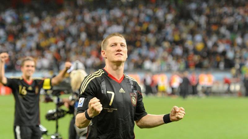 WM 2010: Bei der WM in Südafrika zählte 
 Schweinsteiger zu den stärksten deutschen Spielern. Seine beste Leistung zeigte er mit zwei Assists beim 4:0 im Viertelfinale gegen Argentinien.