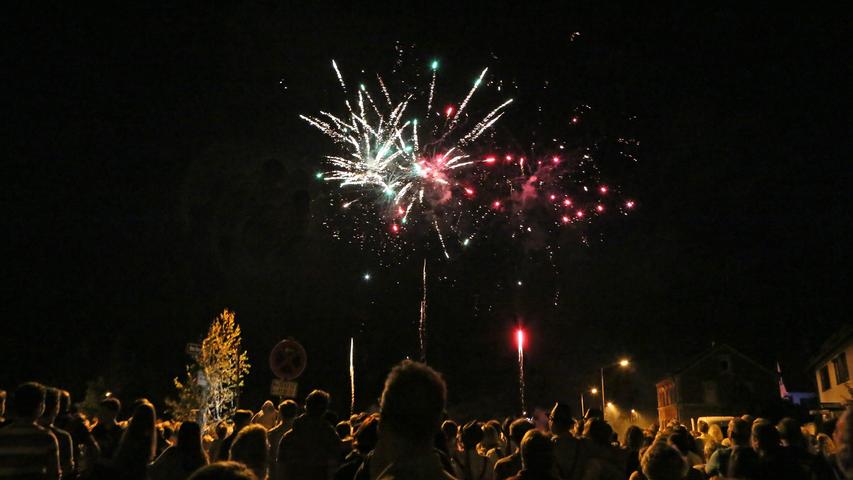 Spektakuläres Feuerwerk auf Ziegelsteiner Kirchweih