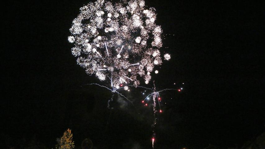 Spektakuläres Feuerwerk auf Ziegelsteiner Kirchweih