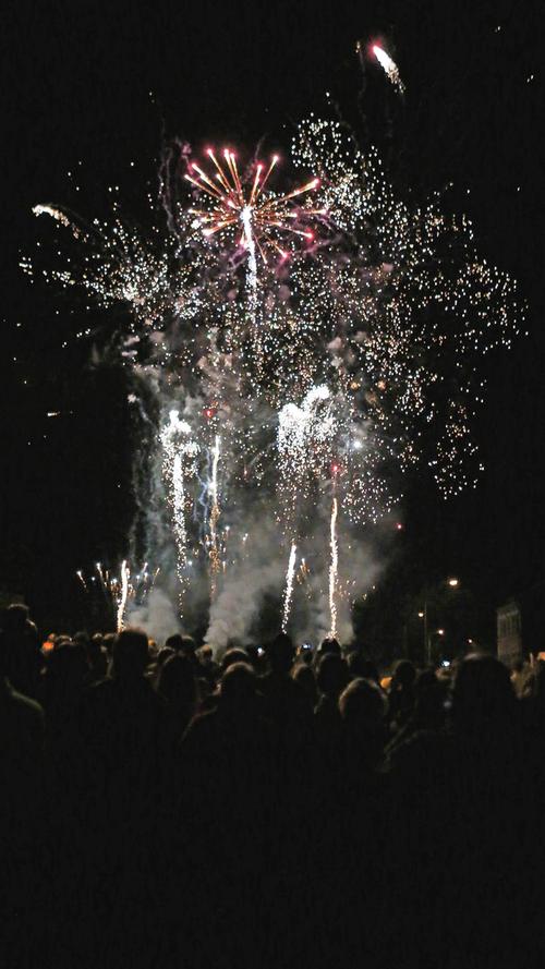 Spektakuläres Feuerwerk auf Ziegelsteiner Kirchweih