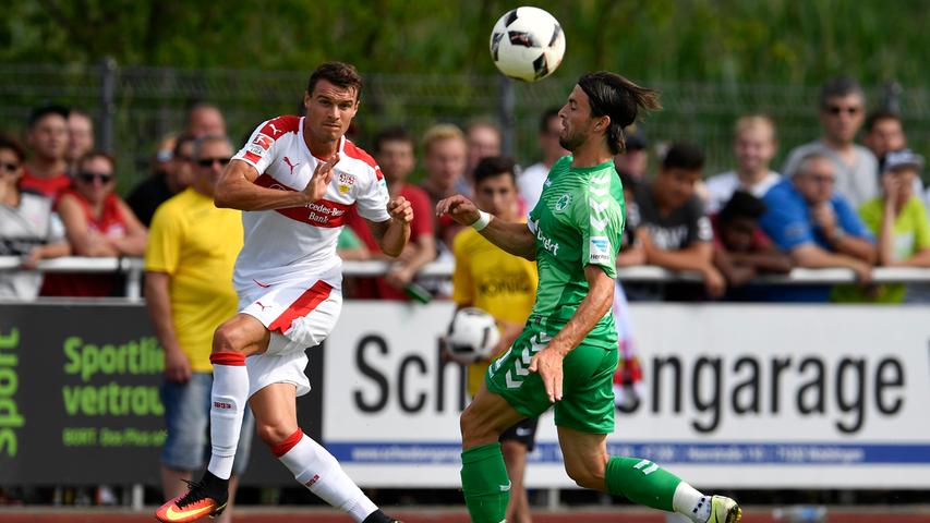 Eine über weite Strecken solide Leistung - und trotzdem stehen sie am Ende mit leeren Händen da: Die SpVgg Greuther Fürth leitete die 1:3-Niederlage gegen den VfB Stuttgart im letzten Testspiel vor dem Saisonstart mit eigenen Fehlern selbst ein.