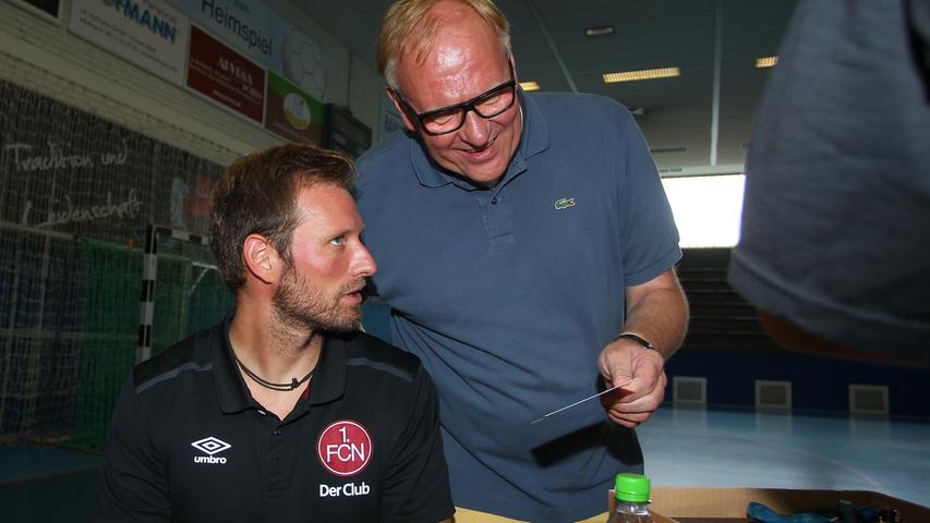 Tobias Dippert (Athletik- und Reha-Trainer) und Thomas Grethlein (Aufsichtsratsvorsitzender)