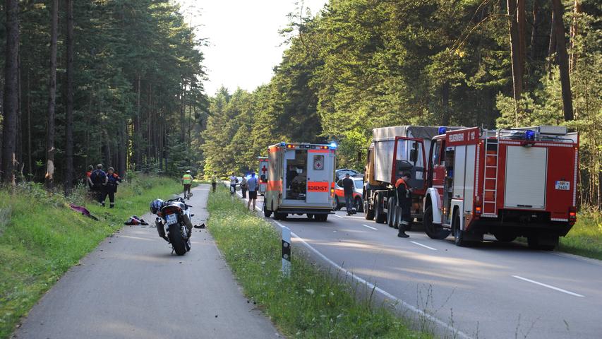 Ein 24-jähriger Mann ist auf der Fahrt von Deining Bahnhof nach Greißelbach tödlich verunglückt.