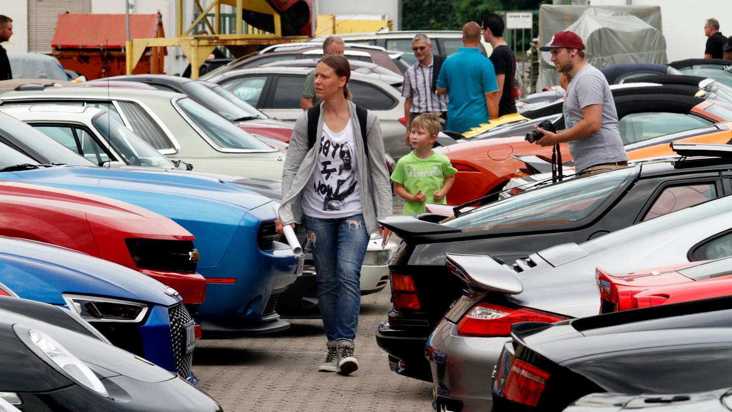 Hier gibt es viel zu sehen für Autofans: bei der Sportwagencharity.