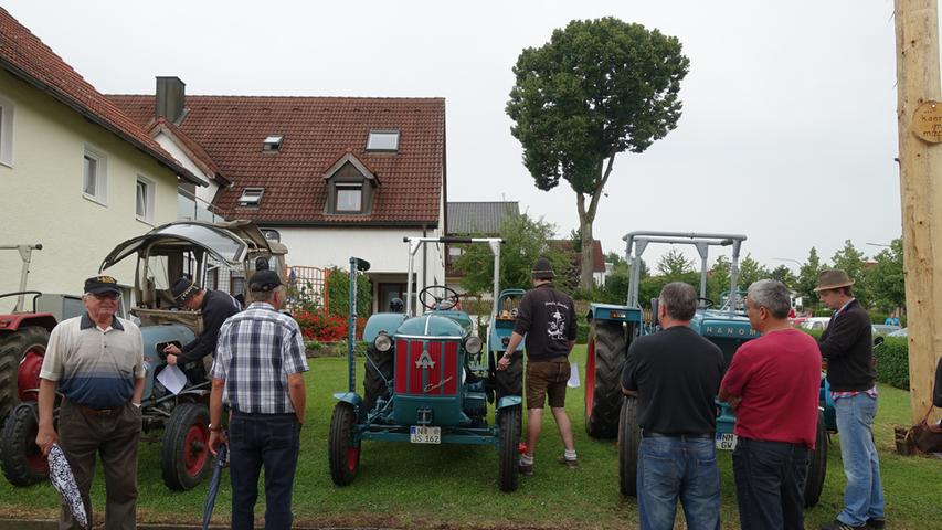 Viel zu sehen gab es beim Dorffest in Pilsach: Gewerbe und Vereine präsentierte sich, zudem lockte eine Oldtimer-Traktorenschau.