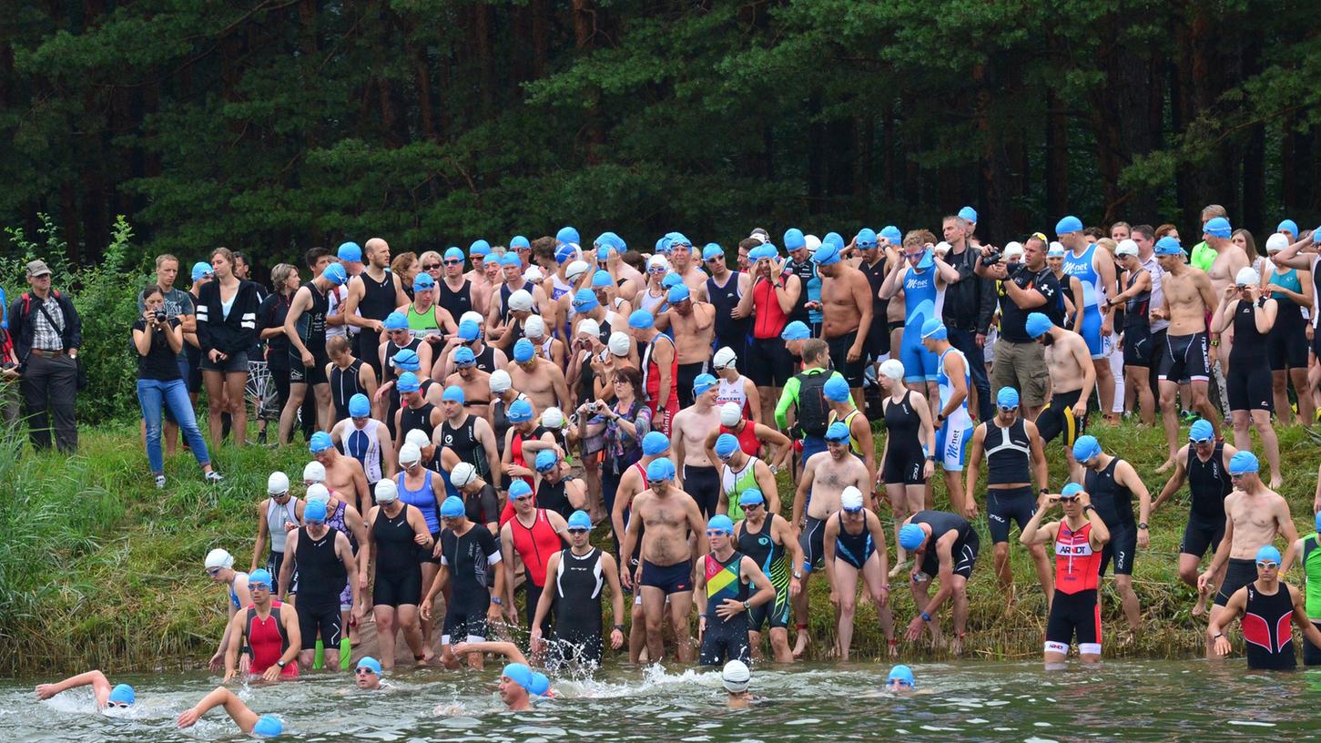 Knapp 800 Triathleten waren dabei, darunter auch NN-Sportredakteur Kevin Gudd. Knapp 800 Triathleten waren dabei, darunter auch NN-Sportredakteur Kevin Gudd.