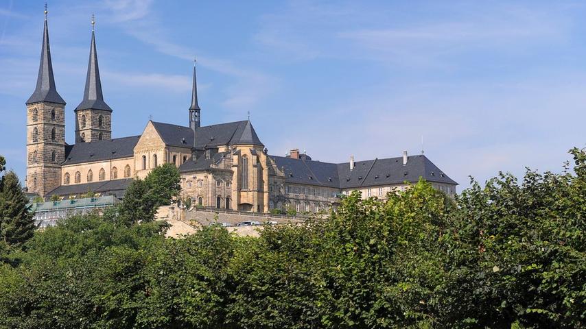 Das Kloster St. Michael auf dem Michaelsberg wurde bereits 1015 gegründet...