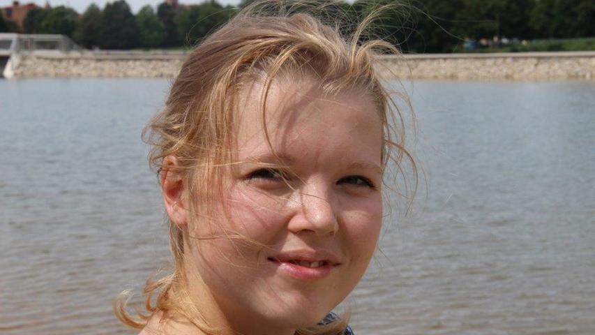Anna Lensk, 21, aus Nürnberg: "Ich glaube nicht, dass die Norikusbucht ein neuer Hotspot in Nürnberg wird. Dazu fehlen noch Sand und Leute. Es ist aber schön, dass wir mitten in der Stadt eine Bucht haben, in der wir baden können."