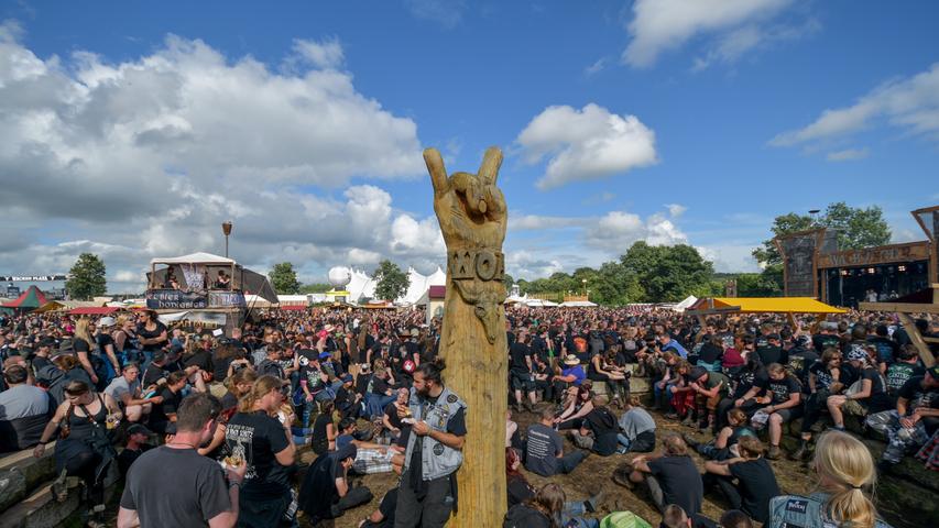 75.000 Metal-Fans pilgerten wieder ins beschauliche Örtchen Wacken um drei Tage lange beim Wacken Open Air eine gehörige Mosh- und Matsch-Sause zu feiern.