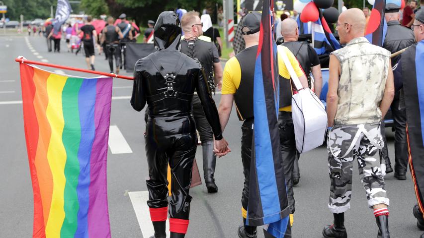 Affen, Lack und rasierte Beine: Nürnberg feiert bunte CSD-Parade
