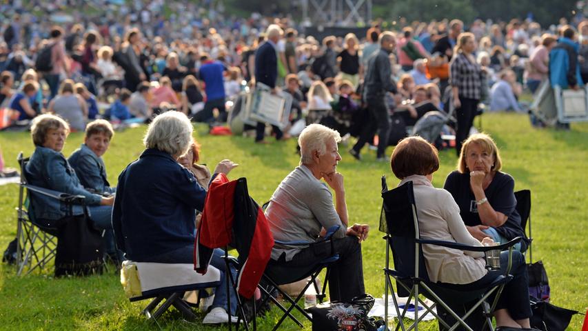 Ein riesengroßes Picknick: Die Besucher beim Klassik Open Air