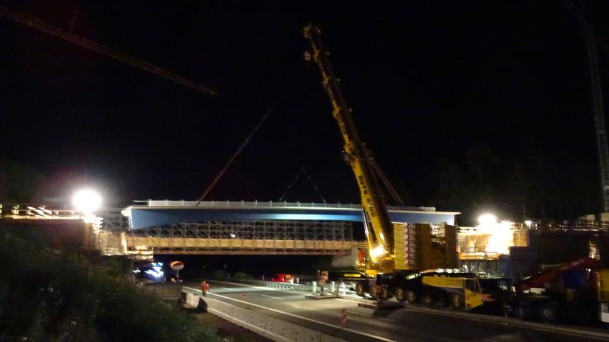 Brückenträger bei Schwabach eingehoben: A6 komplett gesperrt
