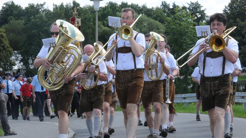 Mit Trachten und Trommeln: Woffenbacher Schützen feiern 50. Geburtstag