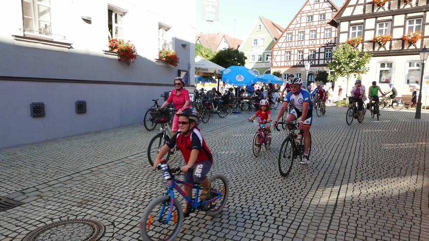 Kräftig in die Pedale getreten - die Benefizradtour über Neustadt