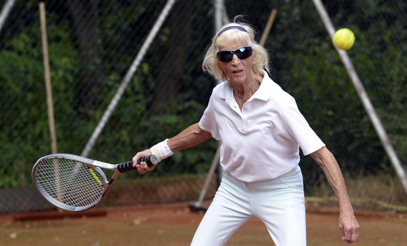 Fit in Erlangen: Mit 88 Jahren begeistert beim Tennis