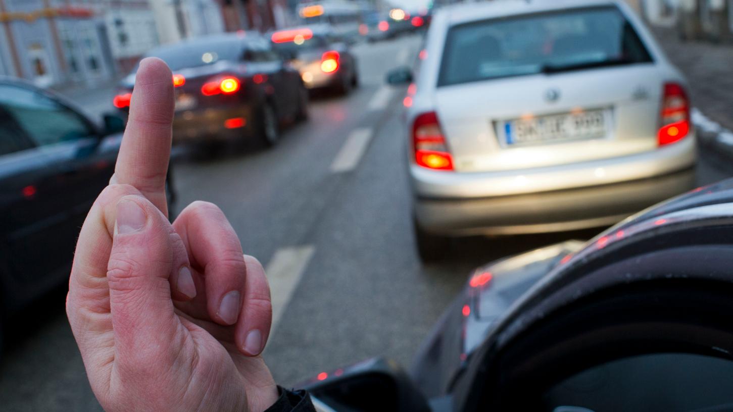 Eine Umfrage hat ergeben, dass jeder dritte Deutsche in aggressiver Stimmung Auto fährt.