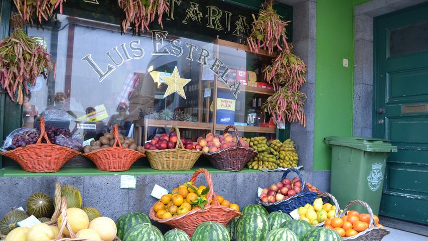 Die Geschäfte sind klein, die Auswahl ist groß: Obst und Gemüse gibt es reichlich.
