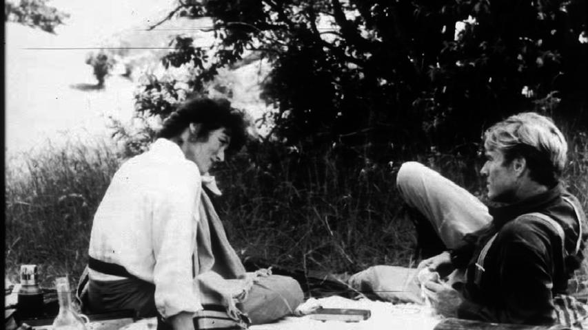 "Ich hatte eine Farm in Afrika, am Fuße der Ngong-Berge" - mit diesem Satz beginnt eine der schönsten Kino-Romanzen überhaupt: "Jenseits von Afrika", Sydney Pollacks meisterliche Verfilmung des autobiografischen Romans von Tania Blixen, wurde 1986 mit sieben Oscars ausgezeichnet. Meryl Streep spielt die dänische Autorin Blixen, die in Afrika den einzelgängerischen Großwildjäger Denys Finch Hatton (Robert Redford)trifft und sich unsterblich in ihn verliebt.