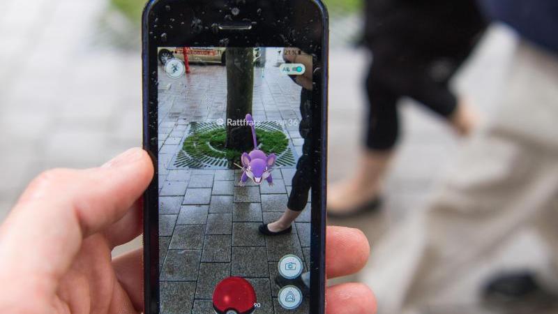 Das Pokémon hat Nürnberg im Sturm erobert. Die Jagd nach den Tierchen funktioniert ähnlich wie Pilzesammeln, nur treiben sich die Smartphone-Fans bevorzugt in der Stadt herum.