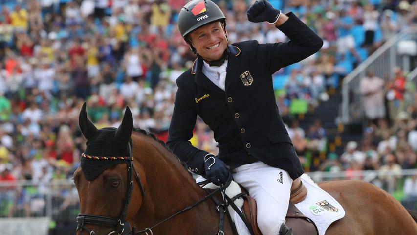 Wie geht es eigentlich den Pferden bei Olympia? Vielseitigkeits-Olympiasieger Michael Jung weiß, dass sein Gold-Pferd Sam nicht besonders begeistert von Rio ist: "Sam vermisst seine Koppel im Schwarzwald. Er mag das Gras hier nicht."