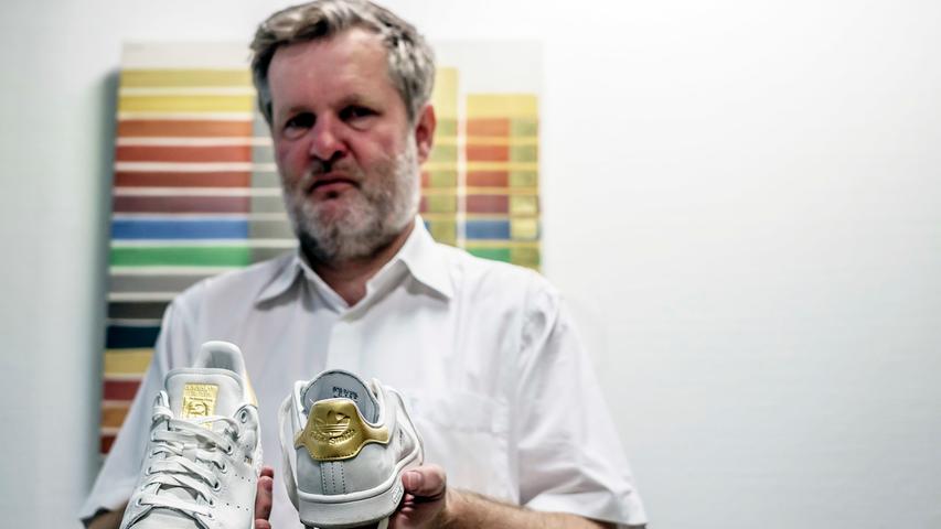 Adidas-Schuh mit Schwabacher Blattgold veredelt