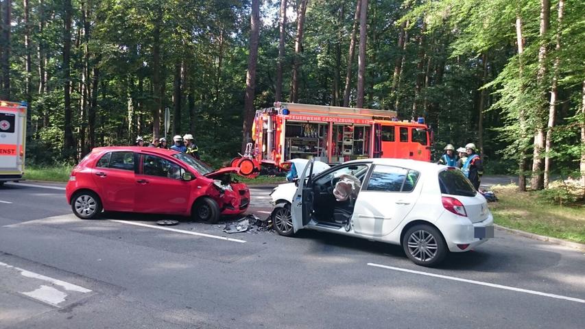 Bei Cadolzburg: Pkw-Fahrerin übersieht Auto beim Abbiegen