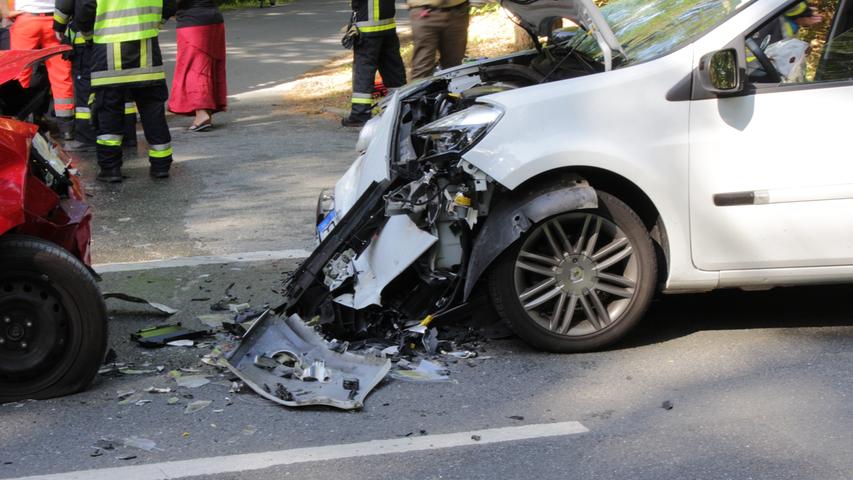 Bei Cadolzburg: Pkw-Fahrerin übersieht Auto beim Abbiegen