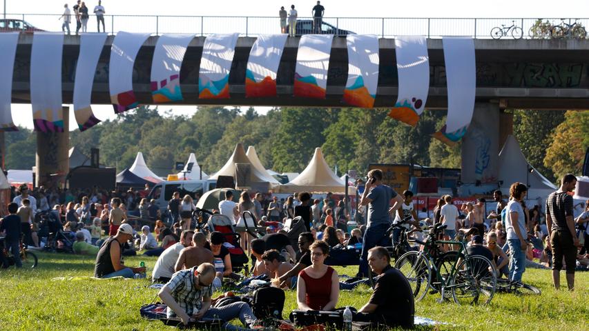 Texta lassen Kinder fliegen: Der Samstag beim Brückenfestival