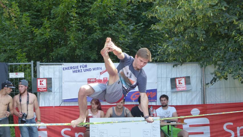 "Tricks und Akrobatik" bei deutscher Slackline Meisterschaft 2016