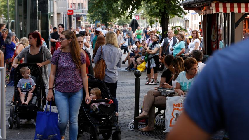 Himmelfahrt: Masseneinkauf in der Nürnberger Innenstadt
