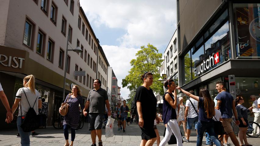 Himmelfahrt: Masseneinkauf in der Nürnberger Innenstadt