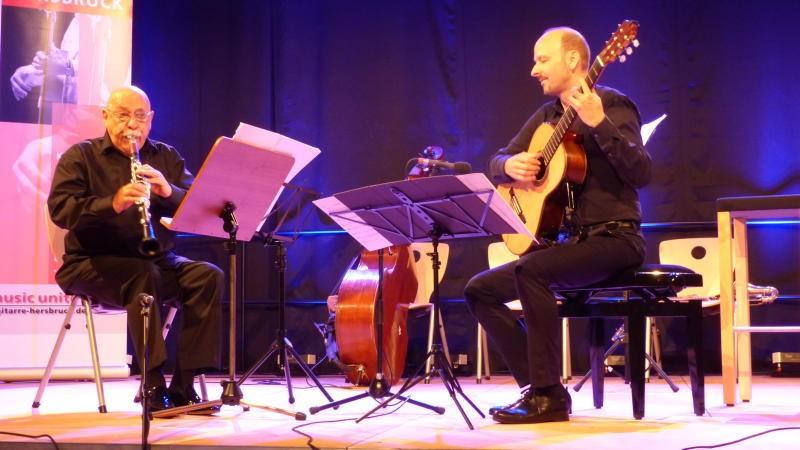 Giora Feidman (links) begeisterte gemeinsam mit anderen Musikern in der Geru-Halle das Publikum.
