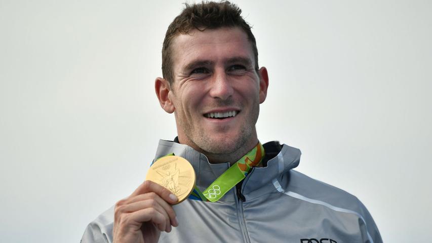Rennkanute Sebastian Brendel hat seinen Triumph von vor vier Jahren wiederholt. Der Potsdamer setzte sich in Rio de Janeiro im Canadier-Einer über 1000 Meter durch und gewann wie in London die Goldmedaille.